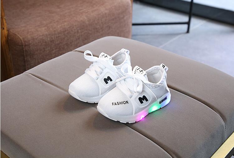 New Children's Flashing Lights Sneakers